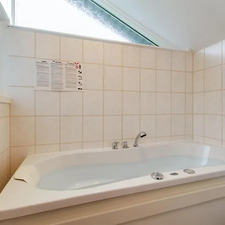 Albertina - 200m From The Sea By Interhome * Hals